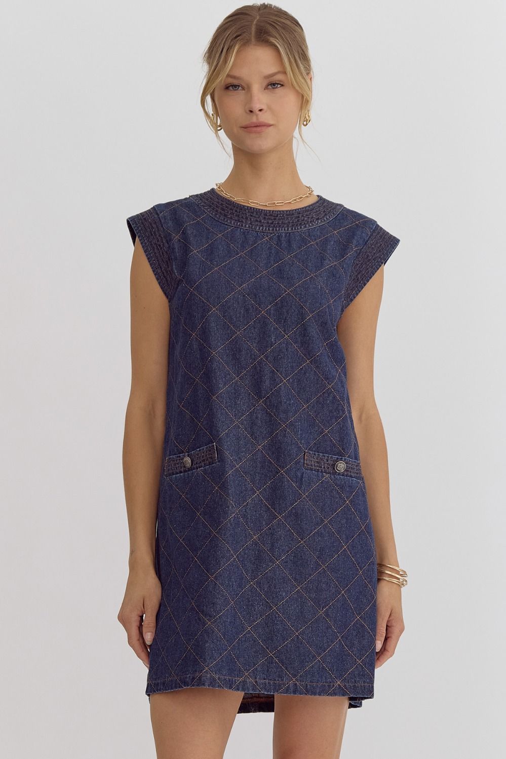 Jackie O style dark wash denim dress with pockets tres chic fall 2024